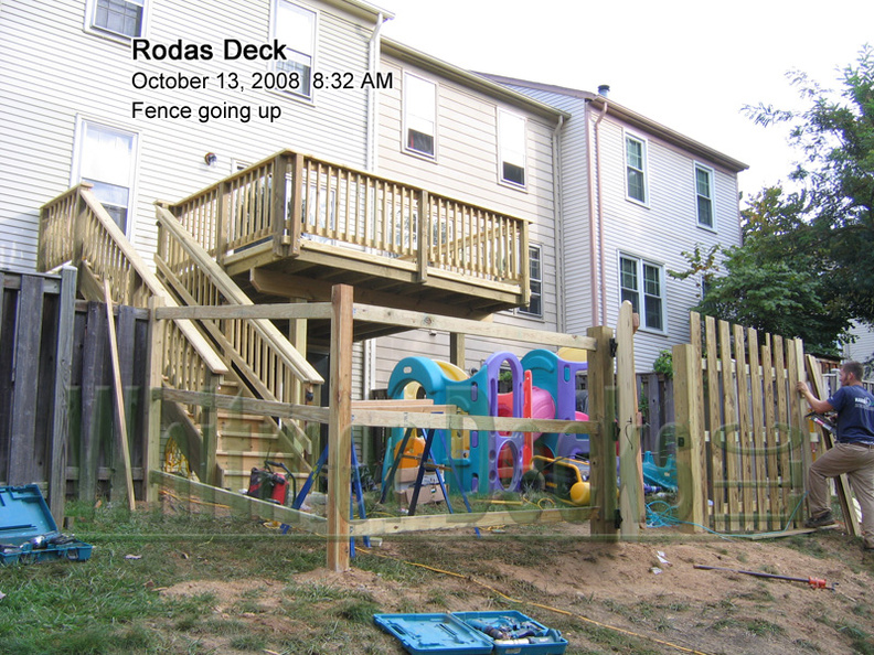 11_Fence_going_up.jpg