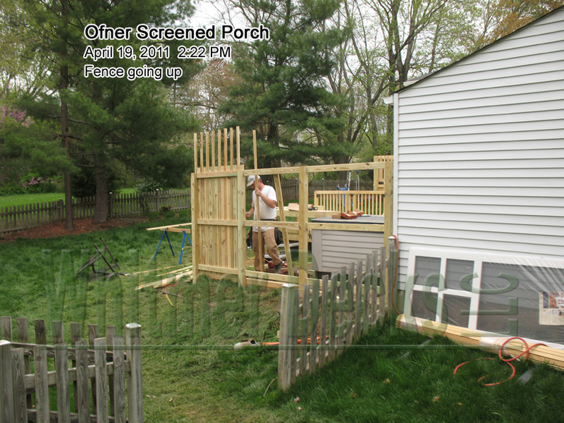 19-Fence-going-up.jpg